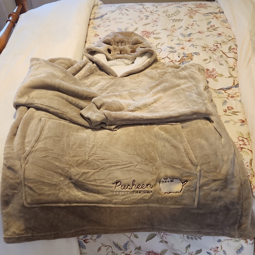 Pusheen Plush Wearable Hoodie Blanket in Beige and Pusheen Year of the Snake Pin
